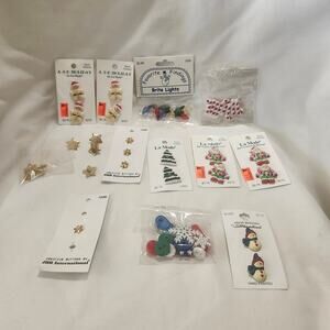 51 Vintage Christmas Buttons Santa Snowman Candy Canes Trees Stars Lights B10b